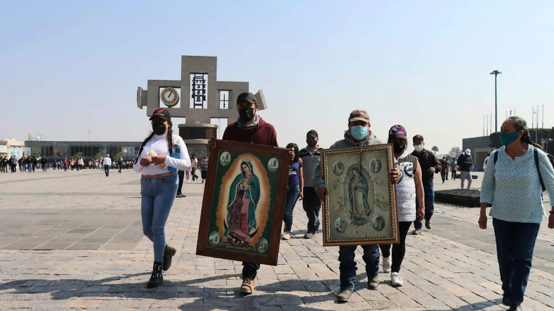 Peregrinos llegan a la Basilica 